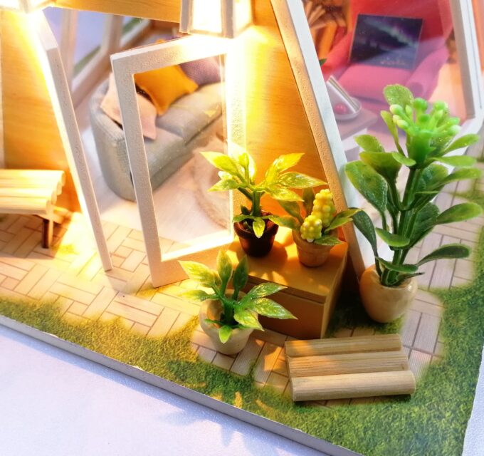 The Hut Cottage Miniature